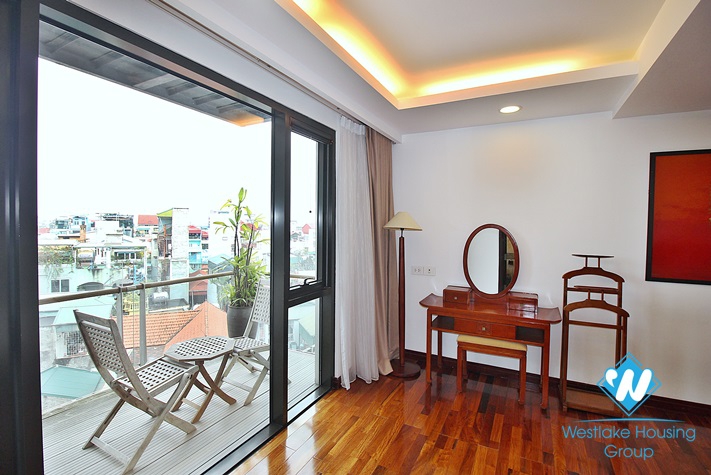 High floor apartment for rent in Xuan Dieu street, Tay Ho, Hanoi