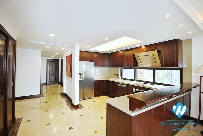 High floor apartment for rent in Xuan Dieu street, Tay Ho, Hanoi