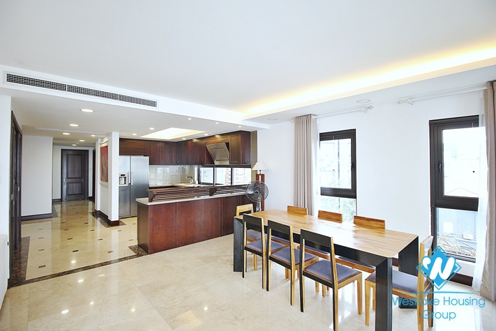 High floor apartment for rent in Xuan Dieu street, Tay Ho, Hanoi