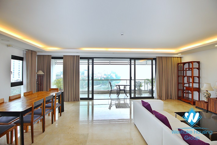 High floor apartment for rent in Xuan Dieu street, Tay Ho, Hanoi