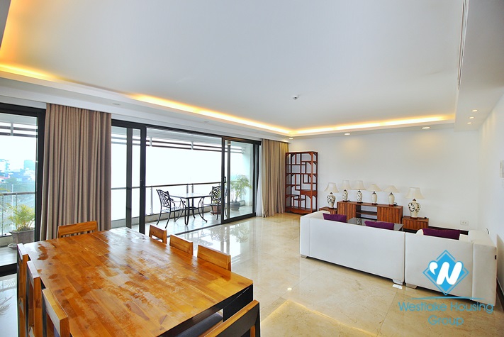 High floor apartment for rent in Xuan Dieu street, Tay Ho, Hanoi