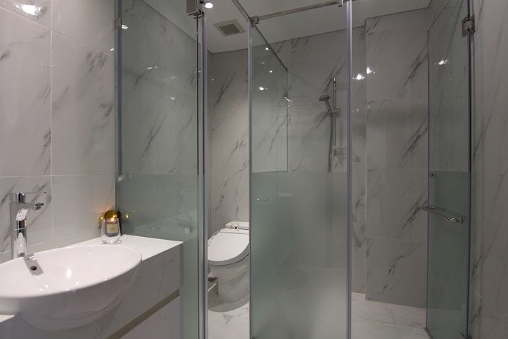 Good location apartment with 2 bedrooms for rent in Tu Hoa st, Tay Ho District 