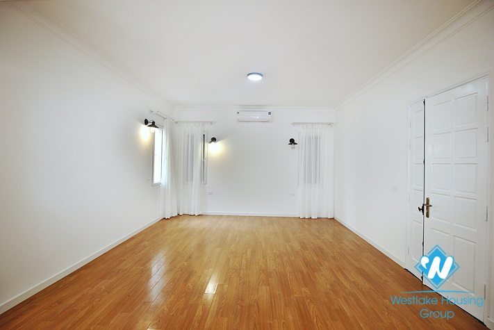 Lake view unfurnished house for rent in Dang Thai Mai, Tay Ho