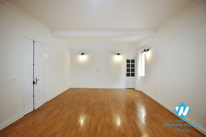 Lake view unfurnished house for rent in Dang Thai Mai, Tay Ho