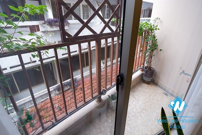 A beautiful 2 bedroom apartment for rent in Lieu Giai st, Ba Dinh district.