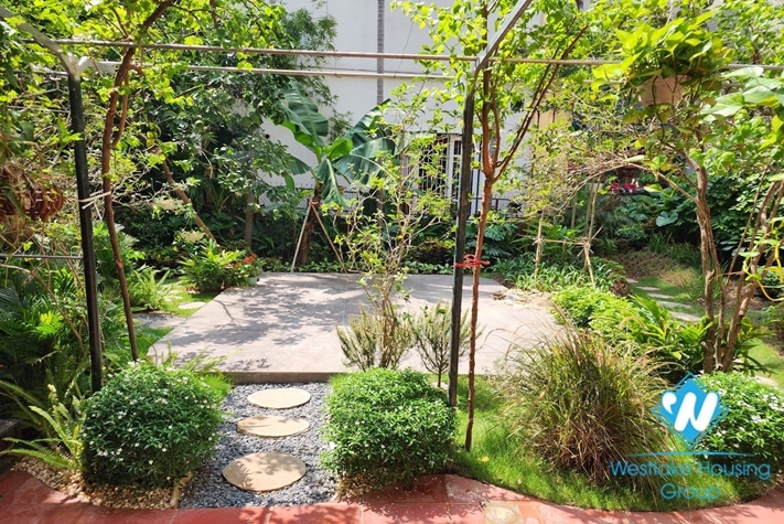 A beautifully house 4 bedroom for rent in Vong Thi st , Tay Ho district.