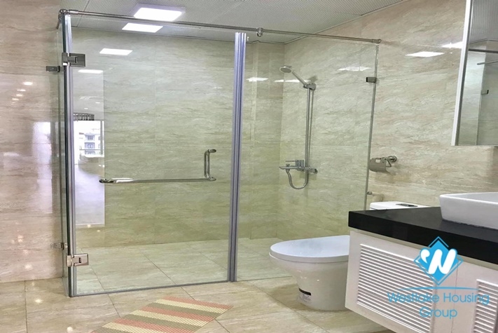 A brand new Studio apartment for rent in Lac Long Quan st, Tay Ho district.