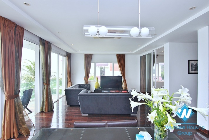 Lake view and bright 3 bedrooms apartment for rent in Quang An st, Tay Ho