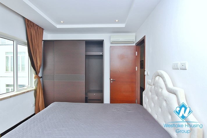 Lake view and bright 3 bedrooms apartment for rent in Quang An st, Tay Ho