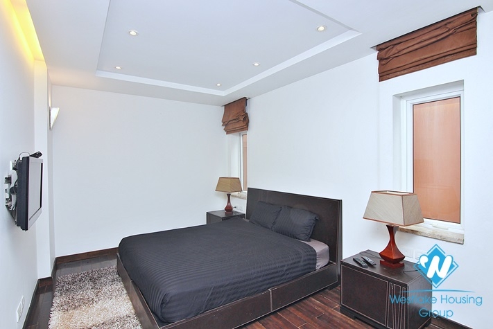 Lake view and bright 3 bedrooms apartment for rent in Quang An st, Tay Ho