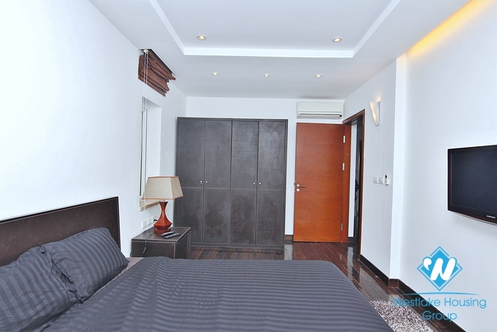 Lake view and bright 3 bedrooms apartment for rent in Quang An st, Tay Ho