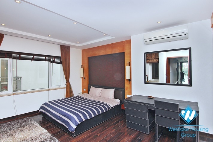 Lake view and bright 3 bedrooms apartment for rent in Quang An st, Tay Ho