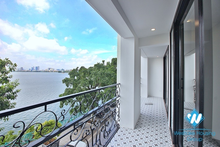 Lake view 3beds apartment for rent in Tu Hoa st, Tay Ho