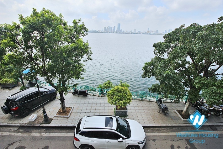 Lake view 3beds apartment for rent in Tu Hoa st, Tay Ho