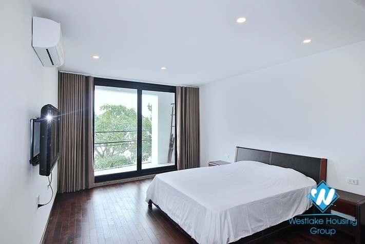 Lake view 3beds apartment for rent in Tu Hoa st, Tay Ho