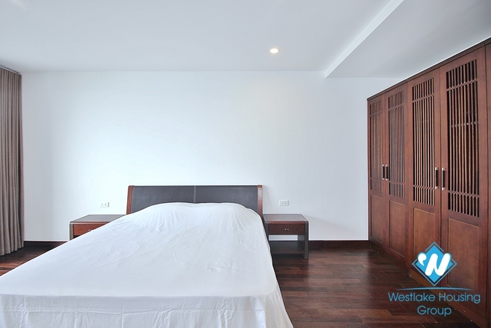 Lake view 3beds apartment for rent in Tu Hoa st, Tay Ho