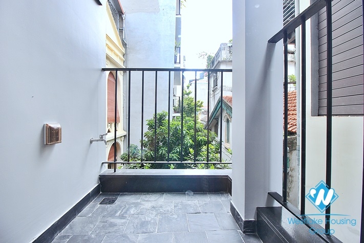 Luxury and lake view 2 bedrooms apartment for rent in Tu Hoa st, Tay Ho