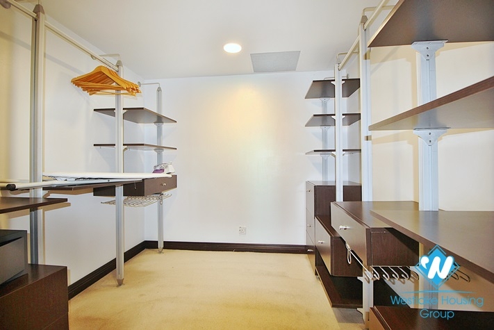 Lake view serviced apartment in Tay Ho District For Rent 