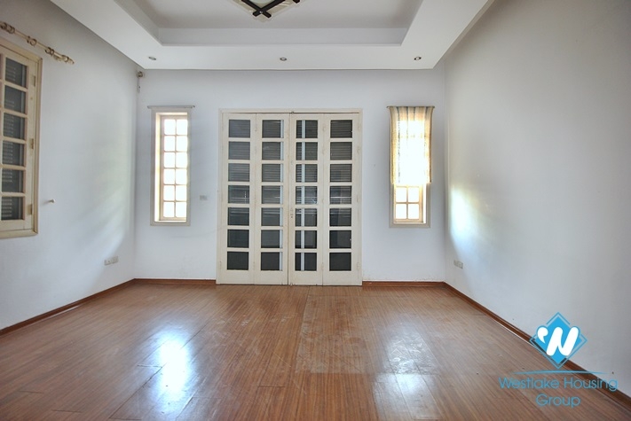 A corner house for rent in Tay Ho, Ha Noi