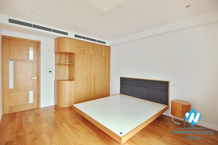 High-end 2 bedrooms apartment with huge balcony for rent in Tay Ho, Ha Noi