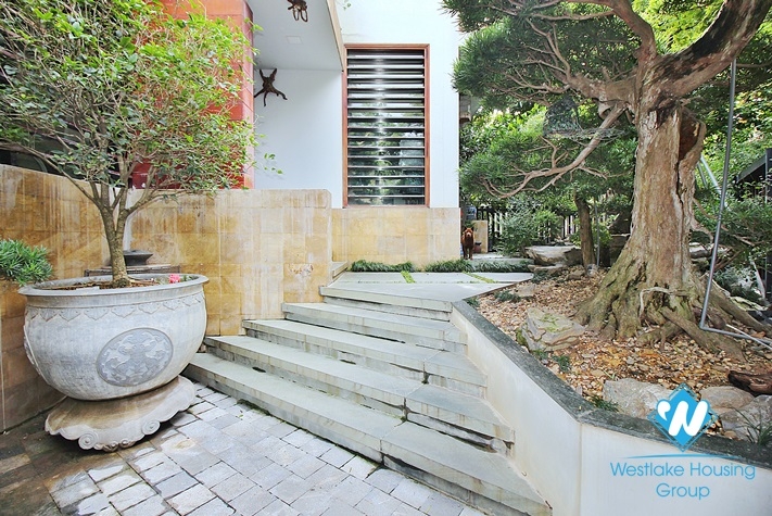 Garden 5 bedrooms villa for rent in Tay Ho, Ha Noi