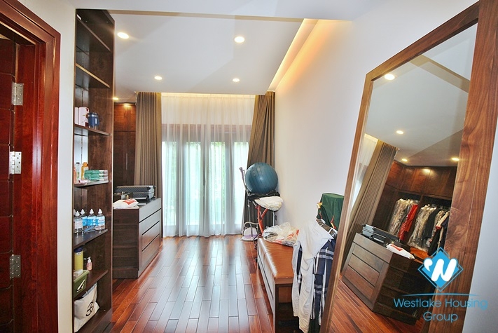 Garden 5 bedrooms villa for rent in Tay Ho, Ha Noi