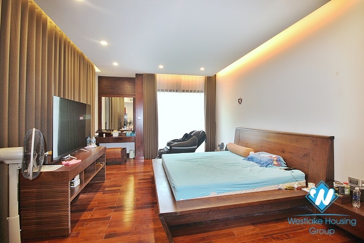 Garden 5 bedrooms villa for rent in Tay Ho, Ha Noi