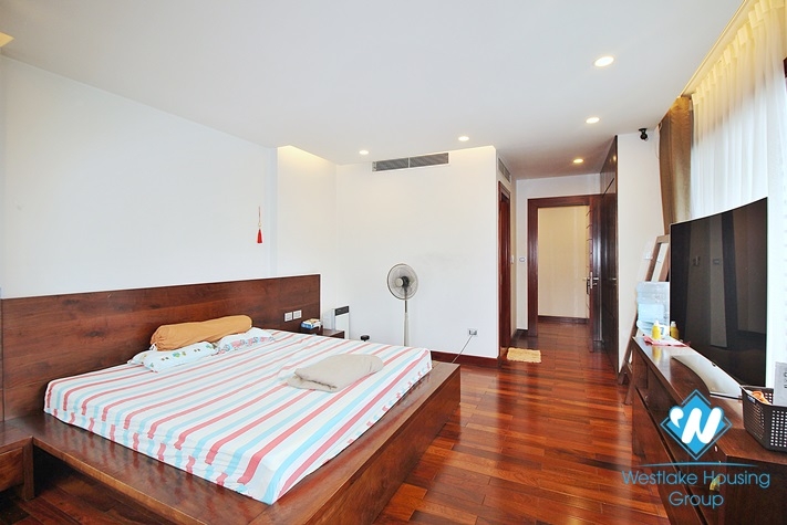 Garden 5 bedrooms villa for rent in Tay Ho, Ha Noi