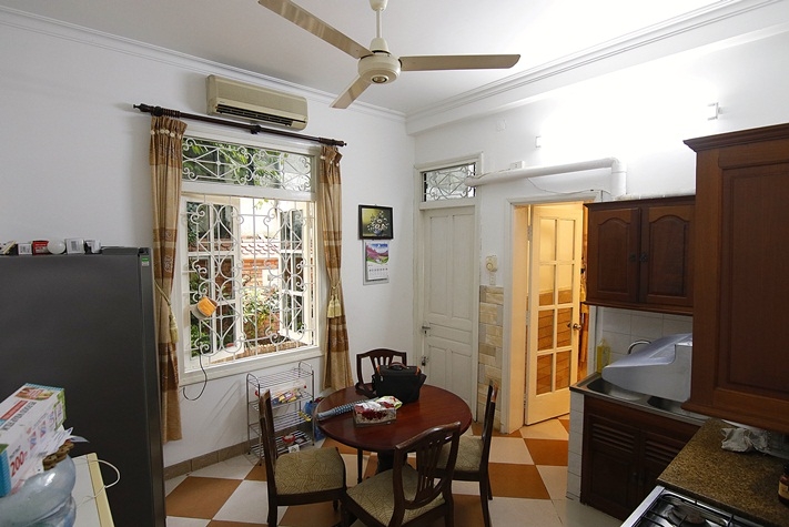 A private pretty 3 bedroom house for rent on Thuy Khue street near Lotte Building