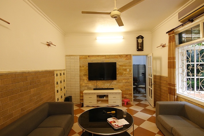 A private pretty 3 bedroom house for rent on Thuy Khue street near Lotte Building