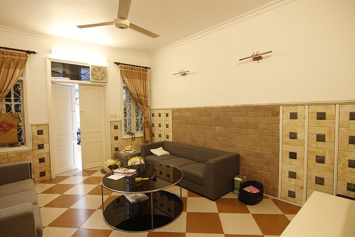 A private pretty 3 bedroom house for rent on Thuy Khue street near Lotte Building