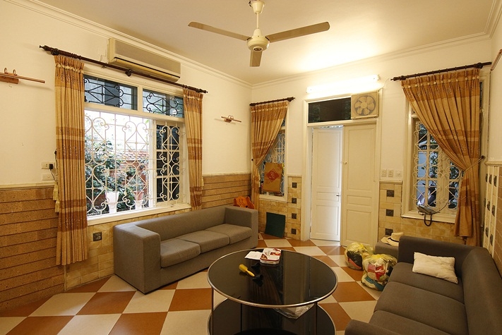 A private pretty 3 bedroom house for rent on Thuy Khue street near Lotte Building