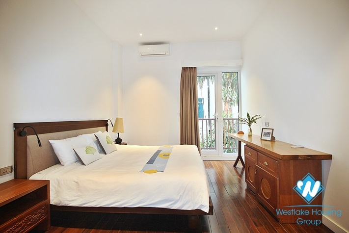 A marvellous 4 bedroom apartment for rent on Dang Thai Mai street, Tay Ho District