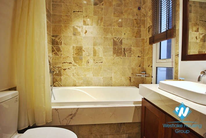 A marvellous 4 bedroom apartment for rent on Dang Thai Mai street, Tay Ho District