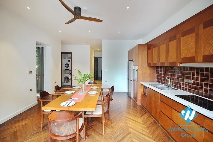 A marvellous 4 bedroom apartment for rent on Dang Thai Mai street, Tay Ho District