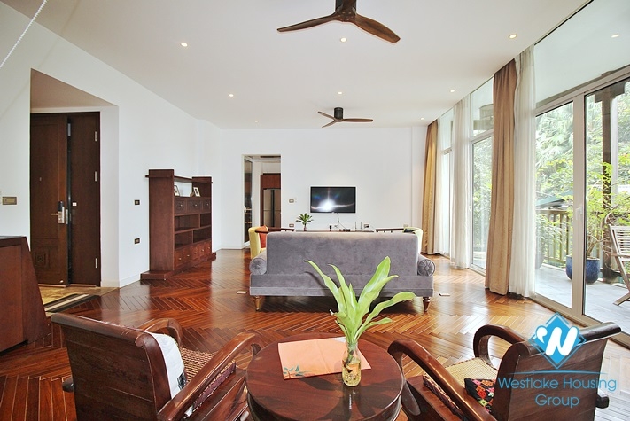 A marvellous 4 bedroom apartment for rent on Dang Thai Mai street, Tay Ho District