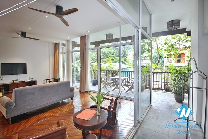 A marvellous 4 bedroom apartment for rent on Dang Thai Mai street, Tay Ho District