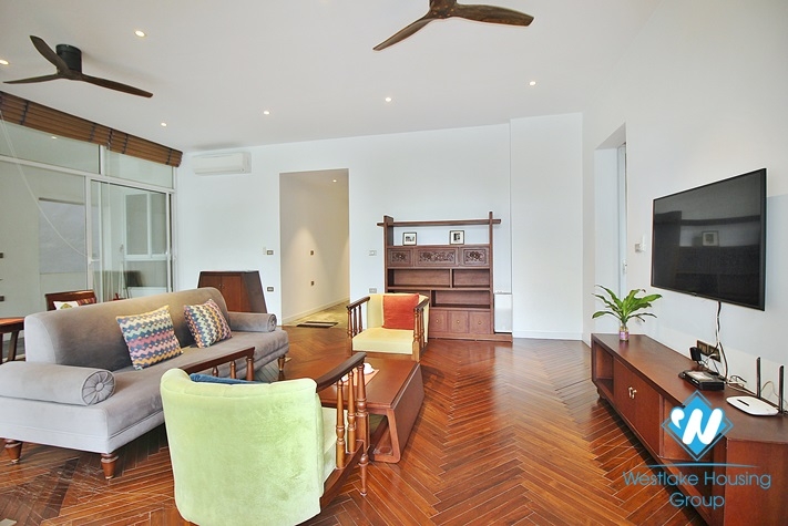 A marvellous 4 bedroom apartment for rent on Dang Thai Mai street, Tay Ho District