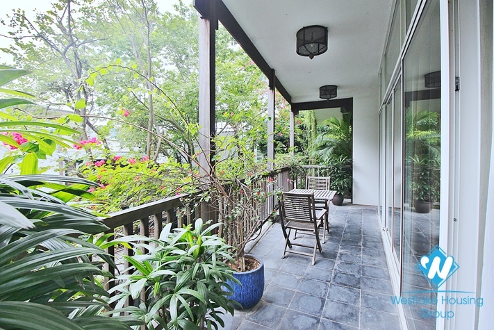 A marvellous 4 bedroom apartment for rent on Dang Thai Mai street, Tay Ho District