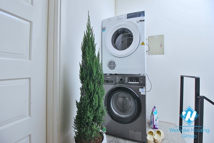 Lake view and huge balcony 2 bedrooms apartment for rent in Quang Khanh, Tay Ho