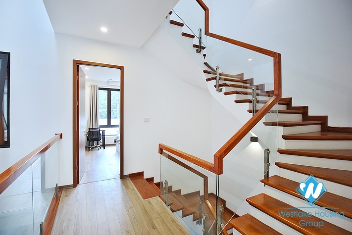 A recently remodeled minimalist house in Tay Ho Westlake for rent