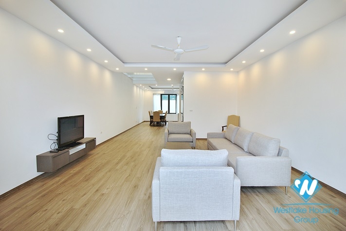A recently remodeled minimalist house in Tay Ho Westlake for rent