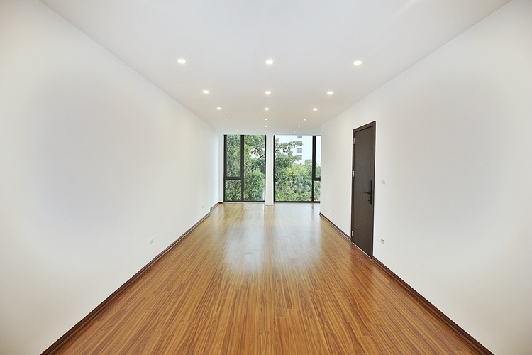 A 5 bedroom house with big yard for rent in Tay Ho, Ha Noi