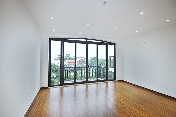 A 5 bedroom house with big yard for rent in Tay Ho, Ha Noi