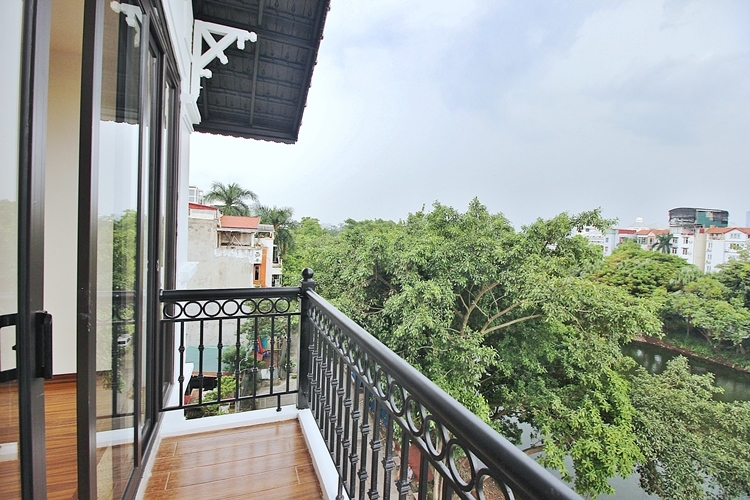 A 5 bedroom house with big yard for rent in Tay Ho, Ha Noi