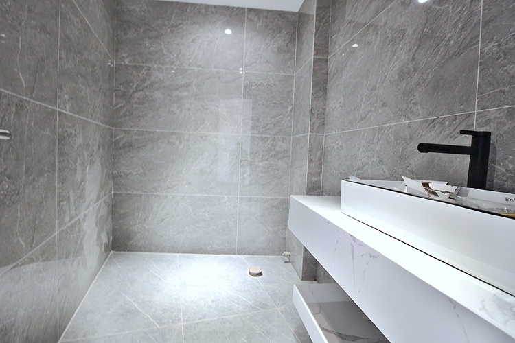 A 5 bedroom house with big yard for rent in Tay Ho, Ha Noi