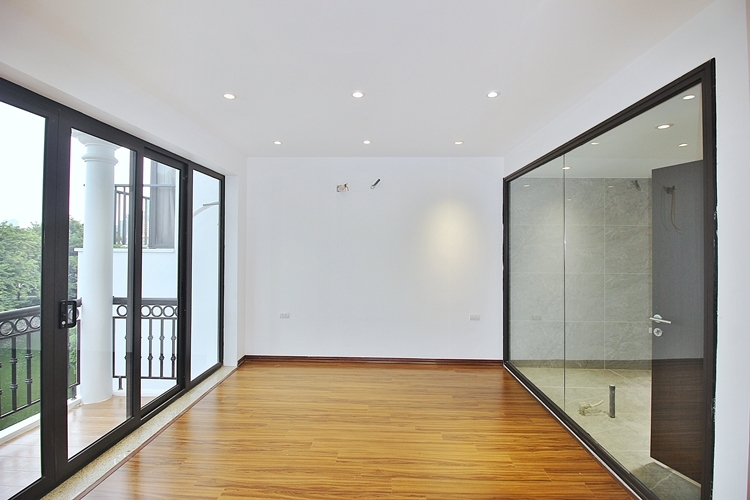 A 5 bedroom house with big yard for rent in Tay Ho, Ha Noi