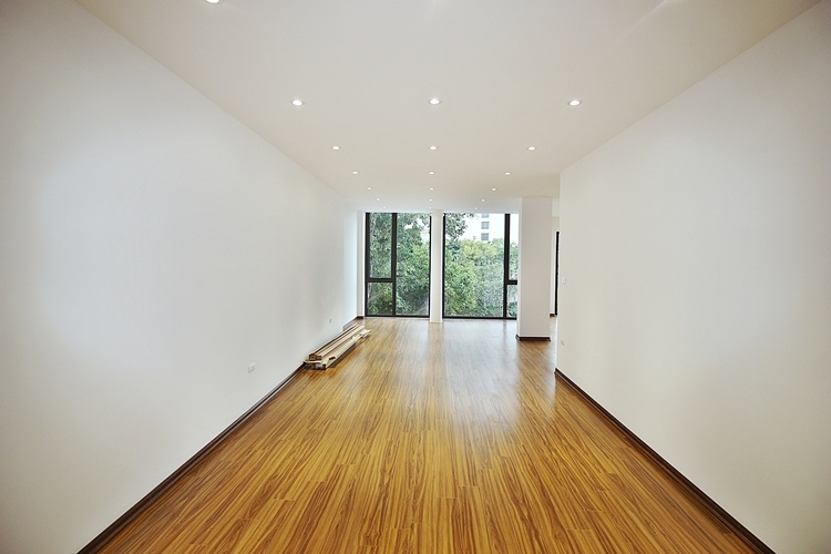 A 5 bedroom house with big yard for rent in Tay Ho, Ha Noi