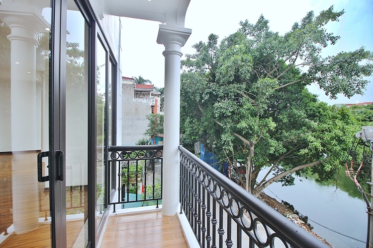A 5 bedroom house with big yard for rent in Tay Ho, Ha Noi