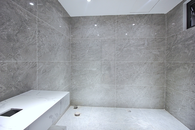 A 5 bedroom house with big yard for rent in Tay Ho, Ha Noi